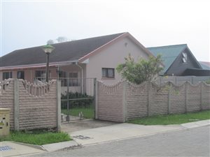 3 Bed House in Sunrise on Sea