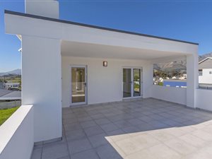 3 Bed House in Jamestown