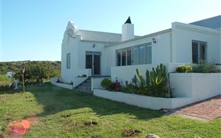 3 Bedroom House in Stilbaai