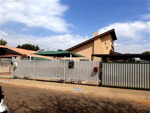 6 Bed House in LesMarais