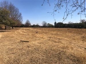 240 m² Land available in Eikenhof
