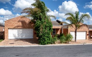 3 Bedroom House in Eikenbosch