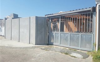2 Bedroom House in Strandfontein