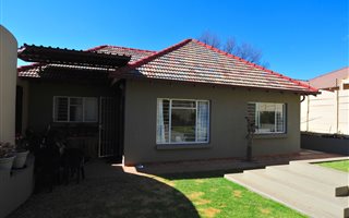 2 Bedroom Garden Cottage in Risidale