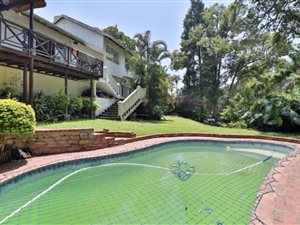 4 Bed House in Woodside