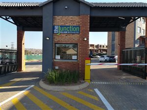 2 Bed Apartment in Rooihuiskraal