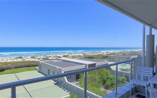 3 Bedroom Apartment in Bloubergstrand