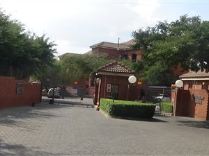 1 Bed Apartment in Honeydew Manor