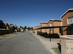 2 Bed Townhouse in Honey Park