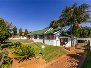 4 Bed House in Noordheuwel