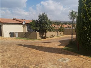 3 Bed Simplex in Honeydew Manor
