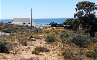 908 m² Land available in Britannica Heights