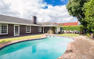 4 Bedroom House in Constantia