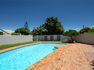 2 Bed Duplex in Woodbridge Island