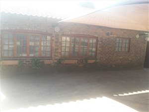 5 Bed House in Sunningdale
