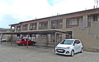 2 Bedroom Flat in Krugersdorp North