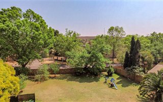 880 m² Land available in Gholfsig