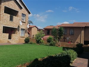 3 Bed Apartment in Roodekrans