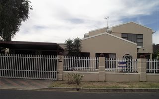 6 Bedroom House in Bonnie Brae
