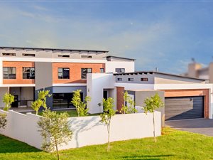 5 Bed House in Midstream Ridge Estate