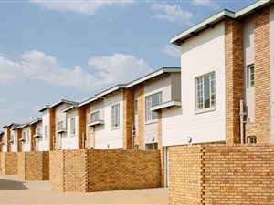 2 Bed Townhouse in Hazeldean (Silverlakes Surroundings)