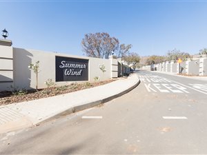 2000 m² Land available in Poortview