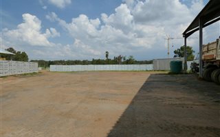 400 m² Commercial space in Petit