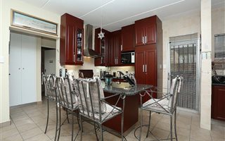 4 Bedroom House in Noordhang