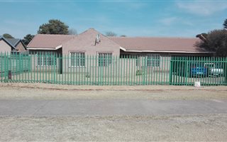3 Bedroom House in Brackendowns