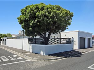 4 Bed House in Surrey Estate
