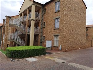 2 Bedroom Apartment in Die Hoewes