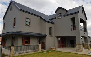 4 Bedroom House in Boschkop