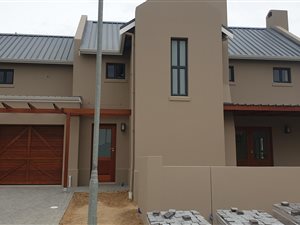 3 Bed Townhouse in Graanendal