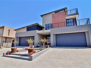 4 Bed House in Ebotse Estate