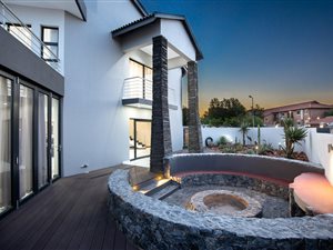 4 Bed House in Silver Lakes