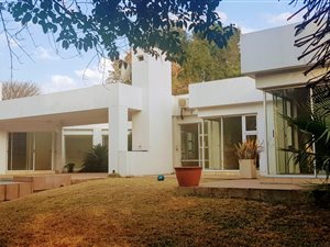 4 Bed House in Dainfern Golf Estate