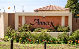 2 Bedroom Apartment in Bryanston