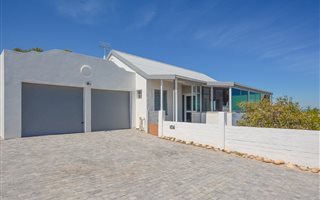 2 Bedroom House in Grotto Bay