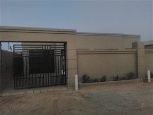 3 Bed House in Etwatwa