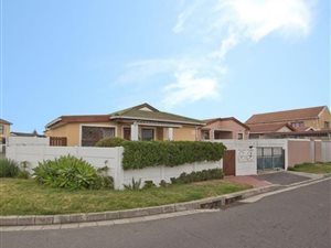 3 Bed House in Retreat