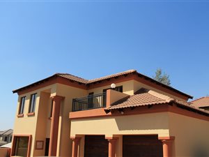 3 Bed Duet in Thatchfield