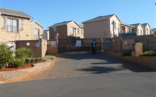 3 Bedroom Townhouse in Wilgeheuwel