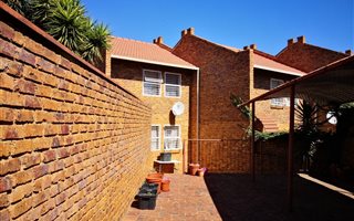 2 Bedroom Townhouse in Lyttelton