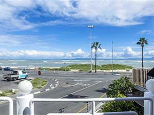 3 Bed Duplex in Strand South