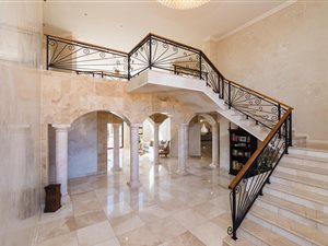 5 Bed House in Mooikloof Heights