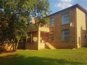 2 Bed Apartment in Ruimsig AH
