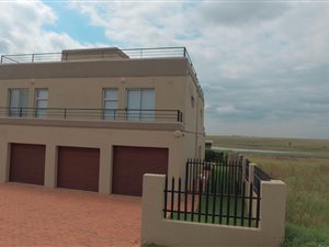 5 Bed House in Bronkhorstbaai