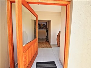 3 Bed House in Ruimsig Country Estate