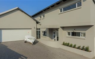 3 Bedroom House in Waterfall Country Village