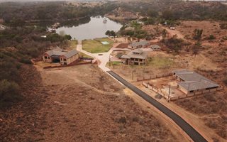 989 m² Land available in Vaaloewer
